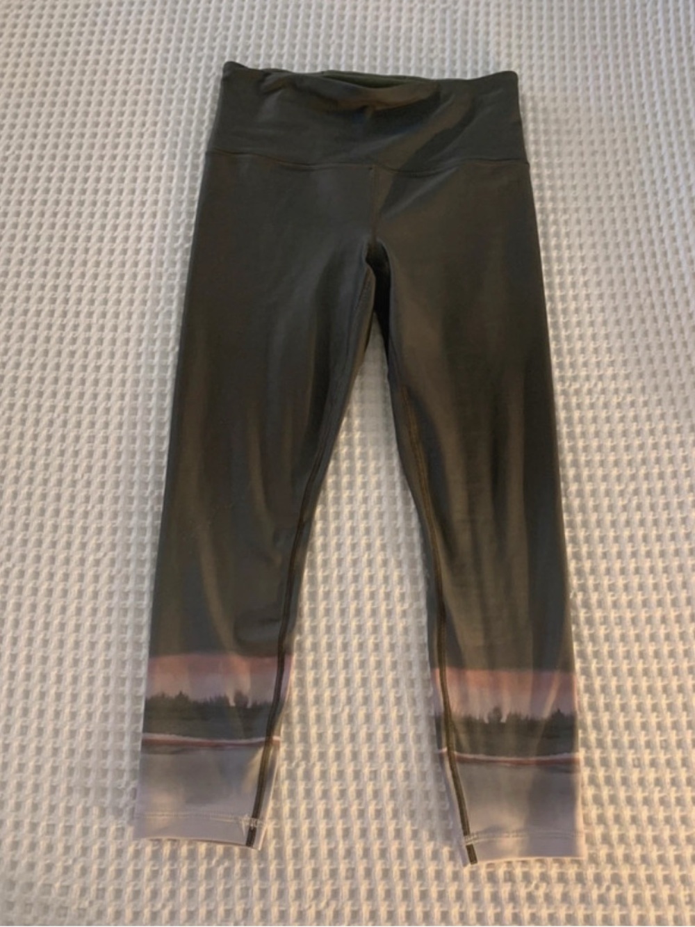 Athleta Black Leggings with Pink and Olive Green Ombre Size Small NWOT